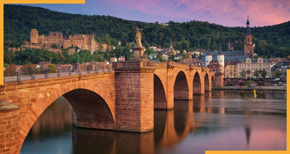 Stadt Heidelberg mit Schloss. Foto via Canva