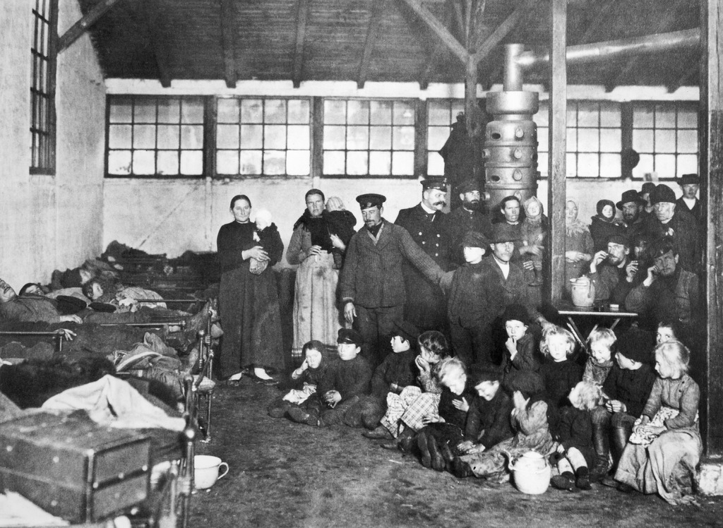 Auswanderer warten auf ihr Schiff 1892. Foto: LMZ Baden-Württemberg