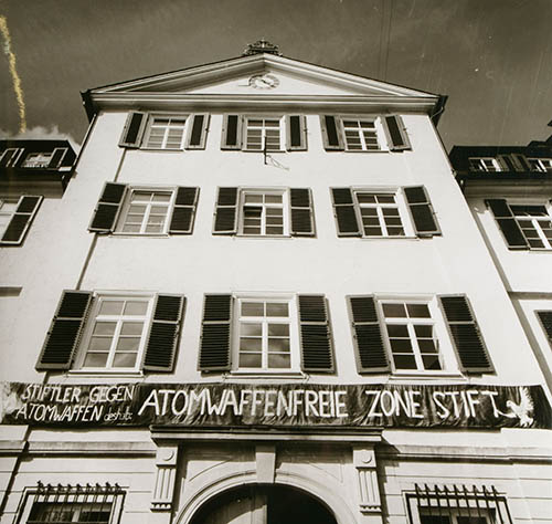 m Jahr 1985 erklären die Stiftler ihr Domizil zur atomwaffenfreien Zone. 