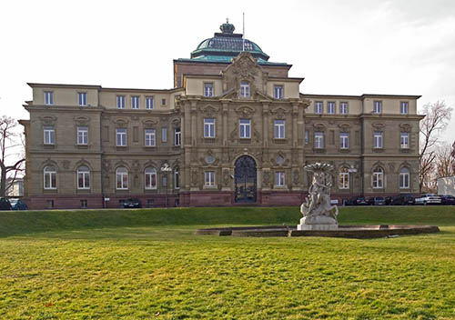 Der Bundesgerichtshof in Karlsruhe. Der Bundesgerichtshof in Karlsruhe.
