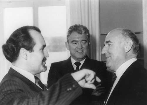 Drei führende Vertreter der Mannheimer Arbeiterbewegung (aufgenommen ca. 1990, v.l.n.r.:) Gerhard Widder, Oberbürgermeister von 1983-2007, Herbert Lucy und Karl Feuerstein Drei führende Vertreter der Mannheimer Arbeiterbewegung (aufgenommen ca. 1990, v.l.n.r.:) Gerhard Widder, Oberbürgermeister von 1983-2007, Herbert Lucy und Karl Feuerstein