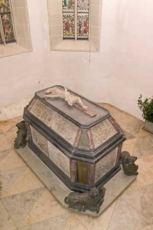 Der Kenotaph des letzten in Neuenstein Der Kenotaph des letzten in Neuenstein