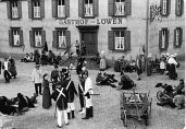 Gasthaus „Löwen": Ansprache Emma Herweghs von der Treppe. Freiheitsspiel "Ein Tag im April" von Gerhard Jung. Aufführung 1996, weitere geplant für 1998. Gasthaus „Löwen": Ansprache Emma Herweghs von der Treppe. Freiheitsspiel "Ein Tag im April" von Gerhard Jung. Aufführung 1996, weitere geplant für 1998.