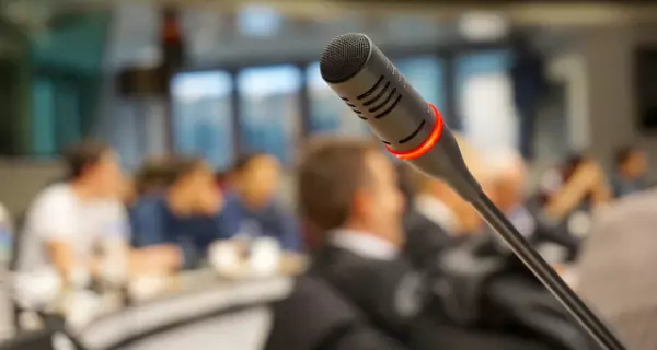 Eine Versammlung. Symbolfoto: Pixabay.com | fill