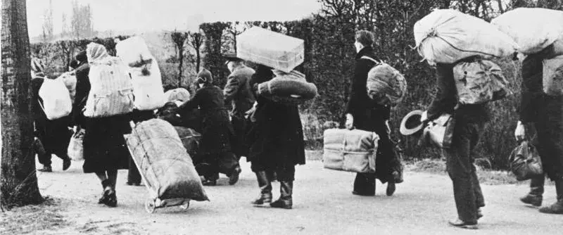 Vertreibung von Deutschen aus den Ostgebieten 1945. Foto: Bundesarchiv, Bild 146-1985-021-09, Wikimedia Commons, CC BY-SA 3.0.de