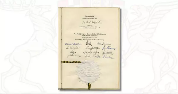 Die Verfassungsurkunde von Baden-Württemberg. Foto: LMZ Baden-Württemberg.