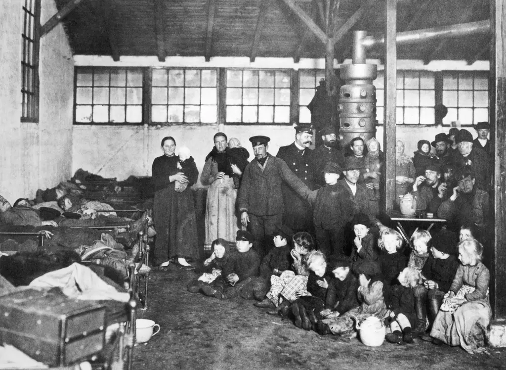 Auswanderer warten auf ihr Schiff 1892. Foto: LMZ Baden-Württemberg Auswanderer warten auf ihr Schiff 1892. Foto: LMZ Baden-Württemberg