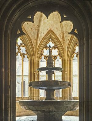 Kloster Maulbronn: Brunnenkapelle mit Maßwerkfenstern 1996. Foto: Eberhard Spaeth, LMZ Baden-Württemberg