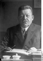 Reichspräsident der Weimarer Republik Friedrich Ebert (1871-1925). Foto: Bundesarchiv. Der erste Reichspräsident der Weimarer Republik Friedrich Ebert (1871-1925) galt den einen als "Vertreter der kleinen Leute", den anderen als "Novemberverbrecher".