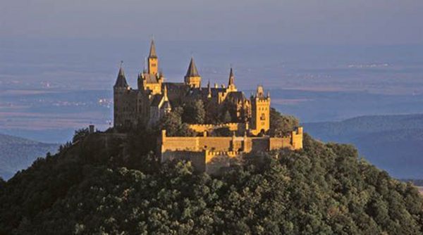 Der „Horst des Schwarzen Adlers“: die Burg Hohenzollern