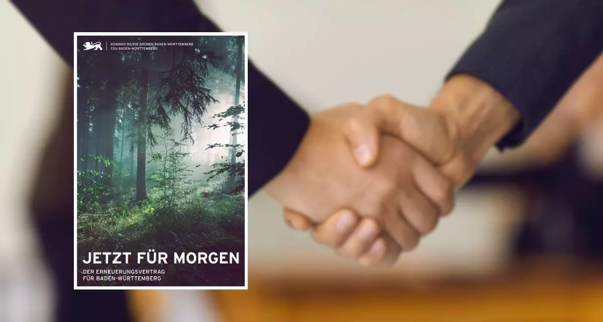 Symbolbild Koalitionsvertrag. Im Hintergrund ein weichgezeichnetes Bild von einem Händeschütteln. Im Vordergrund links das Titelbild des Koalitonsvertrags. Dort ist ein Tannenwalt mit Sonnenlicht zu sehen. Titel "JETZT FÜR MORGEN DER ERNEUERUNGSVERTRAG FÜR BADEN-WÜRTTEMBERG"