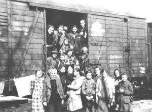 Anfang April 1946 kommt diese „Waggongemeinschaft“ aus dem Sudentenland im Kreis Ludwigsburg an. 