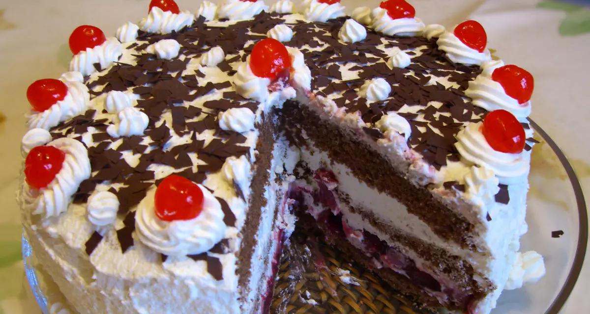 Schwarzwälder Kirschtorte. Foto: Wikimedia Commons | Mikelo | CC BY-SA 2.0