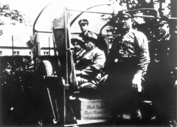 Verhaftung und Überführung ins KZ Kislau von Ludwig Marum und Adam Remmele (re.) im Jahr 1933. Foto: LMZ Baden-Württemberg