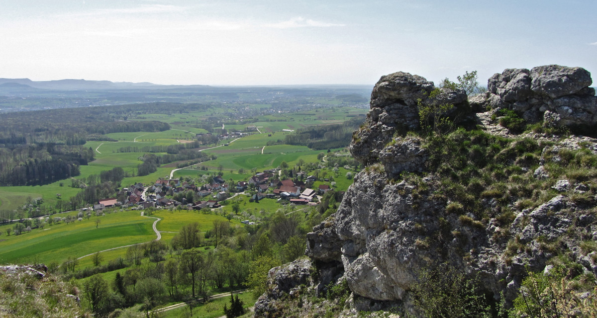 Kalksteinfelsen am Hohenstaufen, Schwäbische Alb. Foto: wikimedia.org | Pwagenblast | CC BY-SA 3.0