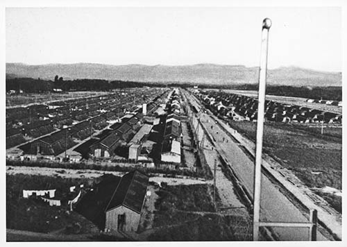 Borgstedt Foto 3 Gurs Lager Gurs – Hauptlagerstraße und Baracken, errichtet zunächst für Bürgerkriegsflüchtlinge aus Spanien. Foto: Hauptstaatsarchiv Stuttgart